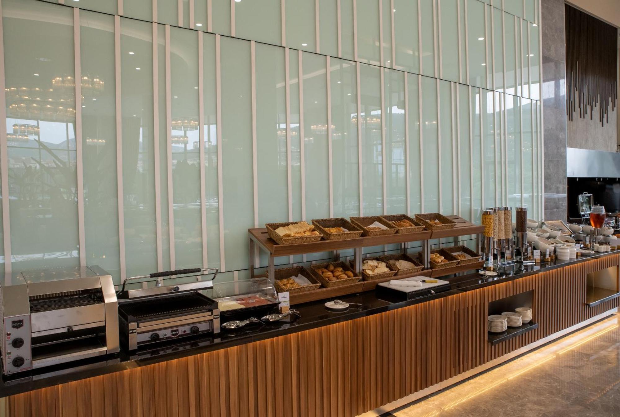 Doubletree By Hilton Manisa Ξενοδοχείο Εξωτερικό φωτογραφία